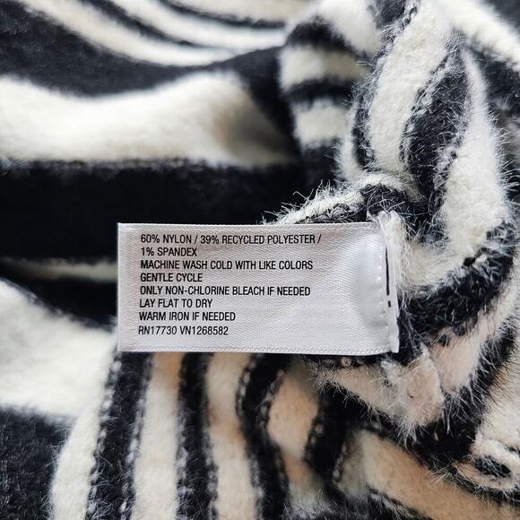 Ava & Viv Sweater Womens 1X Black White Stripped Fuzzy Soft Stretch Cozy V-Neck - Picture 10 of 10